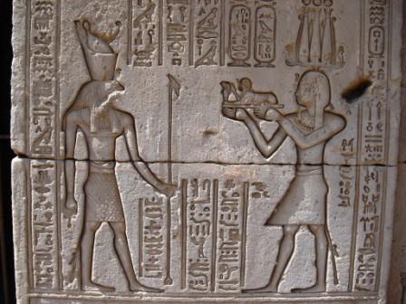 Dendera - Ptolem�sch reli�f op Tempel van Hathor